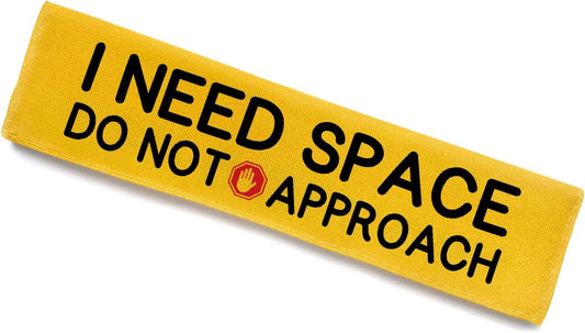 I Need Space Do Not Approach Dog Leash Sleeve, Funny Yellow Dog Leash Wrap Alert Hanging ID Patch Tag Do Not Pet Patch Pet Leash Sleeve Pet Birthday Gifts for Dog Owners